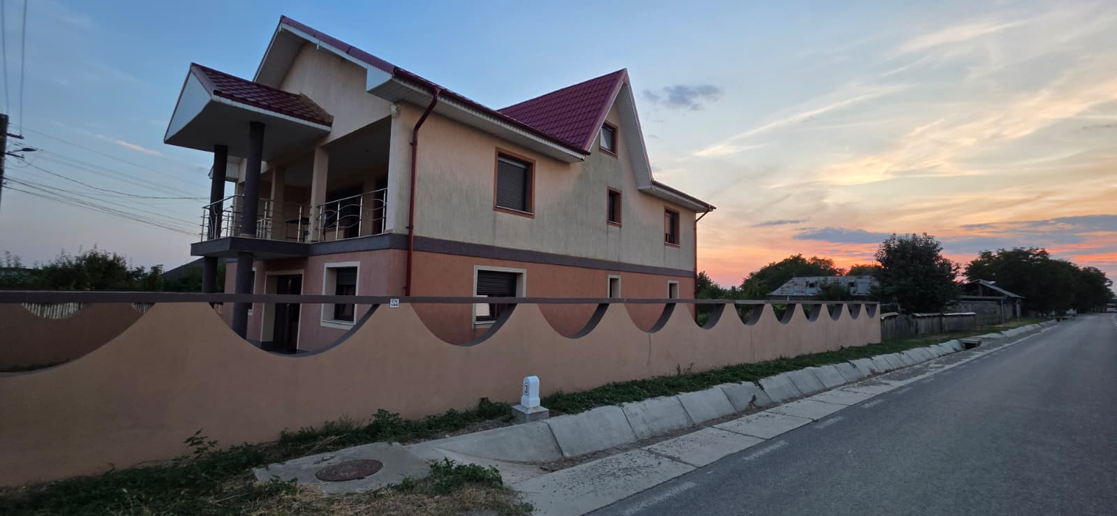 Vilă spațioasă priveliște superbă – Prajesti-la 15 minute de Bacău