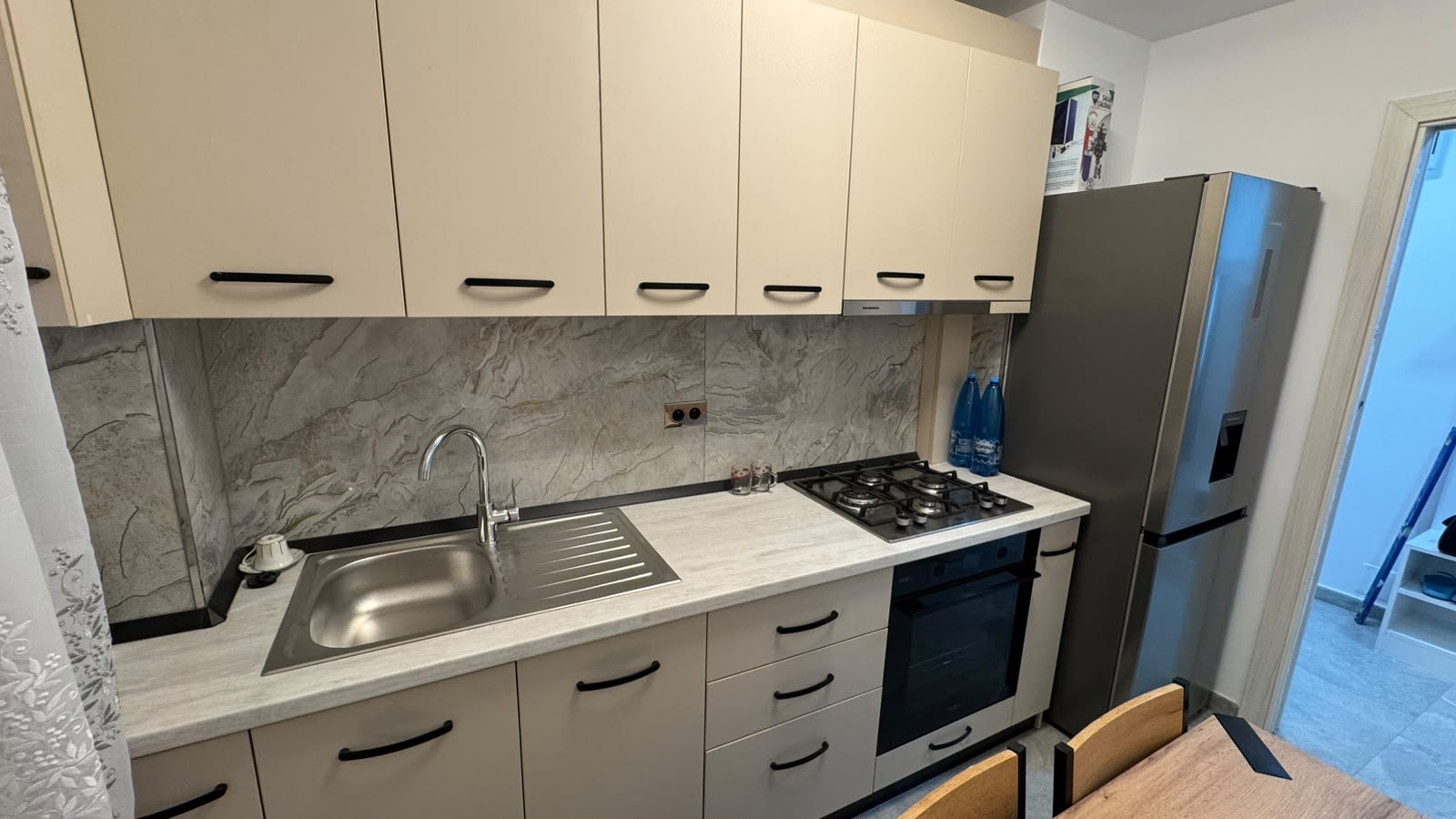 2 camere – Primul Chirias -Apartament Impecabil – ETAJ 1-BALCON